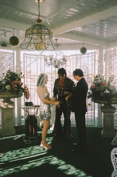 Elvis Wedding Vegas Elopements, Vegas Elopement Dress Black, Elvis Las Vegas Wedding, Vegas Wedding Aesthetic Elvis, Showgirl Wedding Dress, Los Vegas Wedding, Vegas Elopement Elvis, Cheesy Vegas Wedding, Vegas Save The Date