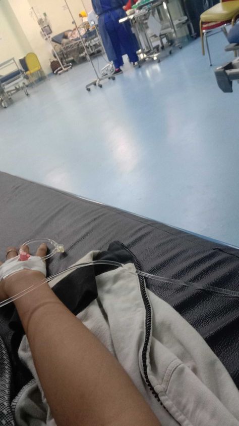 Dextrose In Hand Hospital Girl, Chubby Cheeks Aesthetic, Cheeks Aesthetic, Pap Rs, Billiards Aesthetic, Trina Vega, Hands With Drip In Hospital, Friends Holding Hands, Pregnancy Kit