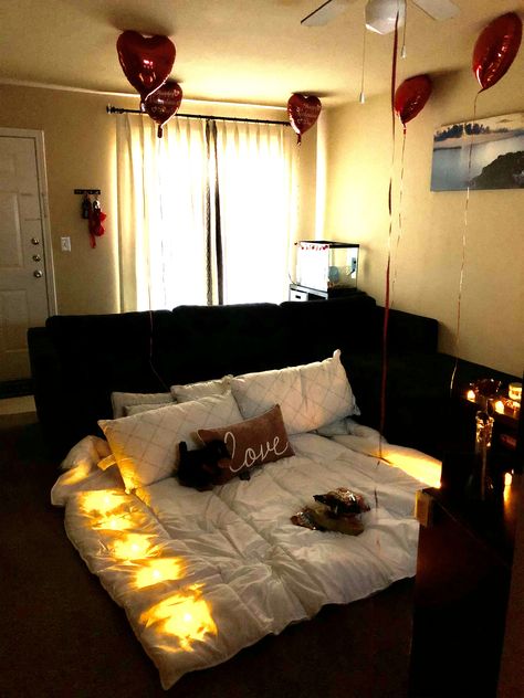 Vday At Home Ideas, Romantic Living Room Date Night, Home Valentines Date Ideas, Movie Night Set Up Living Rooms, Romantic Valentines Day Room Set Up, Living Room Picnic Date Romantic, Movie Date Night At Home Set Up, Valentines Day Romantic Night At Home, Valentine’s Day Date Night In