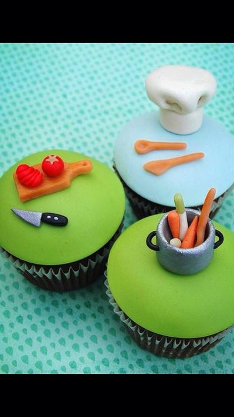 Chef cupcakes - would go really well with the ratatouille cake! Cooking Theme, Chef Cake, Eat Cupcakes, Cupcakes Decorados, Creative Cupcakes, Cupcake Designs, Fondant Cupcakes, Themed Cupcakes, Fun Cupcakes