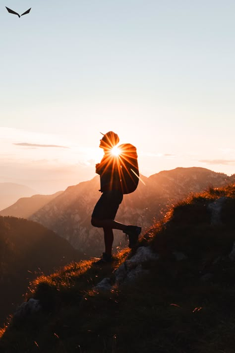 The sunset looks at the challenges of tomorrow. #puremountain #dolomities #sunset Treking Photo Poses, Hiking Photography Ideas, Photography Ideas Nature, Outdoor Adventure Photography, Trekking Photography, Sunset Adventure, Creative Photography Ideas, Nature Photographers, Mountains Sunset