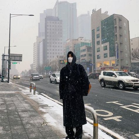 🏷minimal, 소문만복래, 시도 (@siiiido) • Instagram photos and videos Snow Outfit Men, Matt Gordon, Ootd Boy, Dressing Simple, Korean Men Fashion, Korean Winter Outfits, Winter Outfits Snow, Man Japan, Japan Winter