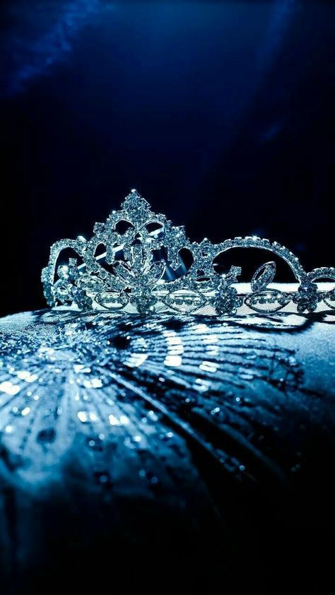 Cool Crown Wallpaper Crown Wallpaper, Crown Pictures, Crown Illustration, King Costume, The White Princess, Queens Wallpaper, Beautiful Scenery Photography, Blue Crown, Smartphone Wallpaper