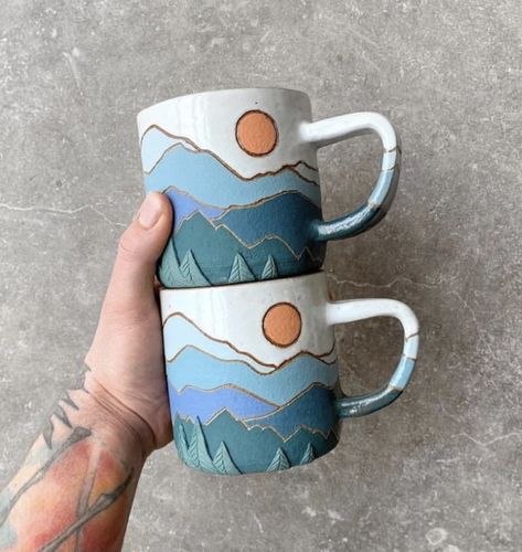 Hand Painted Mountain Mug, Fun Mug Painting Ideas, Men’s Pottery Painting, Color Me Mine Pot Ideas, Painted Mug Ideas Diy, Simple Cup Painting Ideas, Glazed Mug Ideas, Painted Pottery Mountains, Mug Painting Ideas Mountains