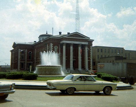 The Square, Belleville, Illinois 1960s by fluffy chetworth, via Flickr Arthur Illinois, Libertyville Illinois, Morris Illinois, Belleville Illinois, Alton Illinois History, American Street, Usa Girls, Ruby Slippers, Wonder Years