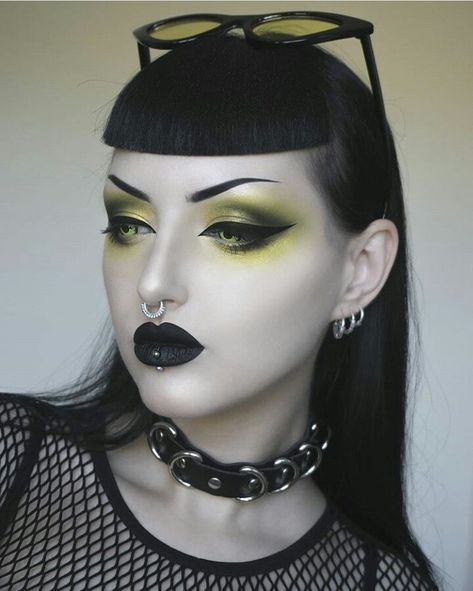 Obsidian Kerttu Yellow Goth Makeup, Makeup Looks Goth, Jovana Mitrovic, Goth Eyeshadow, Obsidian Kerttu, Maquillage Goth, Drag Make-up, Yellow Makeup, Punk Makeup