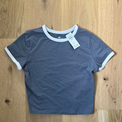 Hollister Tops Aesthetic, Cute Clothes From Hollister, Simple Shirts For Women, Hollister Tops Summer, Cute Baby Tees, Hollister Clothes, Babydoll Tee, Preppy Tops