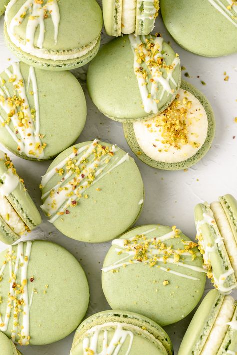 Pistachio Recipes Desserts, Macaron Decoration, Pistachio Dessert, Pistachio Recipes, Macaron Flavors, Pistachio Cream, Pistachio Cake, Macaroon Recipes, White Chocolate Ganache