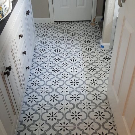 Tile Bathroom Walls, Kitchen Floor Tile Patterns, Tile Kitchen Floor, Tile Bathroom Floor, Tile Bathroom Ideas, Paint Tiles, Room Floor Tiles, Laundry Room Tile, Patterned Bathroom Tiles