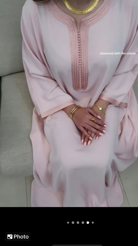 Moroccan Outfit, Morrocan Fashion, Moroccan Bride, Moroccan Clothing, Kaftan Designs, Moroccan Kaftan, Moroccan Fashion, Moroccan Dress, Moroccan Caftan