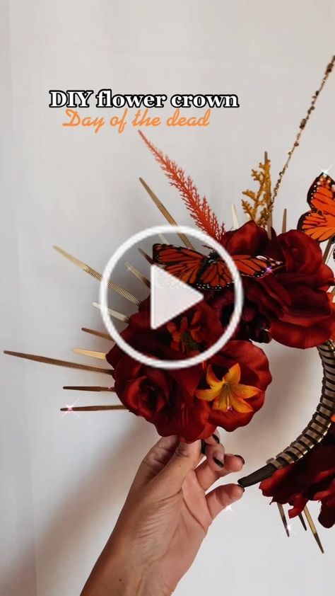 How To Make A Flower Headpiece, Halloween Crown Diy, Flower Crown Costume Halloween, Diy Catrina Costume, How To Make Flower Head Crowns, Rose Crown Diy, How To Make A Flower Crown, How To Make A Crown, Autumn Crown Diy