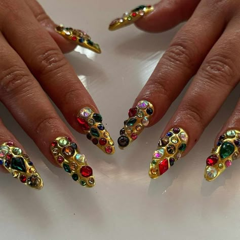 Maximalism Nails, Opulent Nails, Euro Nails, Green Tea Nails, Textured Nails, Daisy Acrylic Nails, Gold Chrome Nails, Red And Gold Nails, No Chip Nails