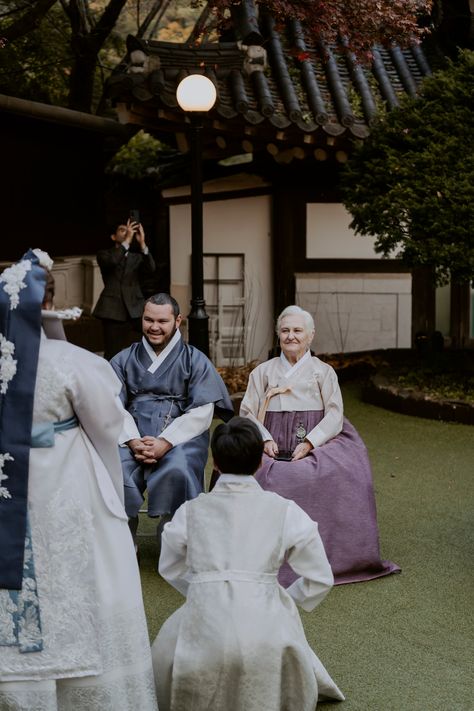 Korean Traditional Wedding, Korean Wedding Traditions, Traditional Korean Wedding, Wedding Hanbok, Traditional Korean Hanbok, Hanbok Wedding, Powder Blue Dress, Korean Traditional Clothing, Brides Mom