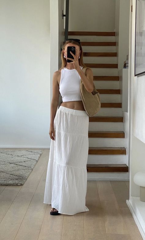 White Linen Long Skirt, White Maxi Skirt Outfit, Spanish Summer, White Skirt Outfits, Spain Trip, Inspo Fits, Fits Ideas, Holiday Inspo, White Long Skirt