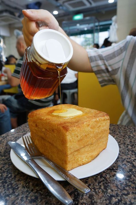 A Cha Chaan Teng is a neighborhood coffee house or cafe where you can have a taste of local Macau bites that make us come back again and again! Cha Chaan Teng, Pineapple Bun, Breakfast Cafe, Hong Kong Food, Italian Chef, Egg Tart, Eat Local, Again And Again, Breakfast Dishes