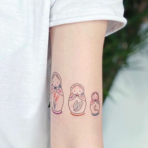 Cute Simple Small Russian Nesting Dolls Color Fine Line Tattoo & Design on Upper Inner Arm Cute Russian Nesting Dolls Tattoo Done By Nesting Dolls Tattoo, Russian Stacking Doll Tattoo, Russian Tattoo Ideas, Russian Nesting Doll Tattoo, Fine Line Tattoo Design, Mum And Daughter Tattoo, Line Tattoo Design, Matryoshka Tattoo, Russian Doll Tattoo