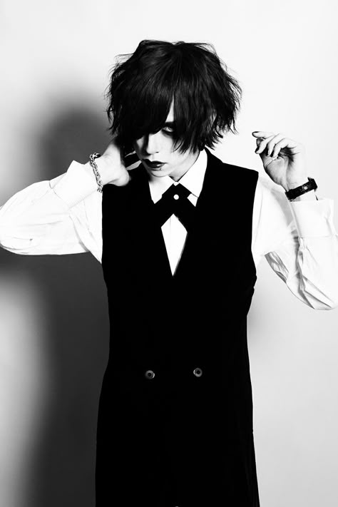 Vkei Style Clothes, Vkei Fashion Man, Visual Kei Outfit Ideas, Ouji Fashion Male, Visual Kei Outfits, Goth Male, Visual Kei Fashion, Goth Guys, Kei Fashion