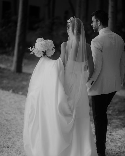 Beautiful image of our barely there veil for a sunny Friday evening 📷 @ninaanicweddings #weddingveil #bridalveil #weddingveils #veils Friday Evening, Wedding Veils, Wedding Veil, Bridal Veil, White Wedding, Beautiful Images, Veil, Sunnies, Weddings