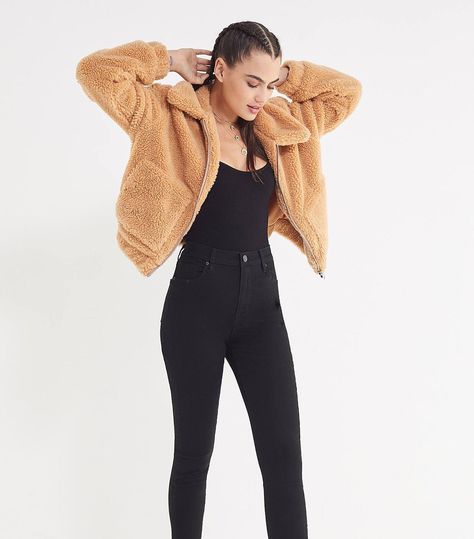 This Winter Trend Is "Seeing Massive Crowd Appeal" Crop Teddy Jacket Outfit, Cropped Teddy Jacket Outfit, Teddy Jacket Outfit, Cropped Teddy Jacket, Jacket Trend, Street Style Parisian, Coat Trends, What To Buy, Jacket Outfit