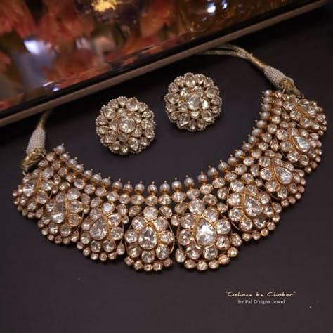 Gehnaa ka Choker in Moissanite Polki Set Real Polki Jewellery, Polki Bridal Jewellery, Mozonite Jewelry, Open Setting Polki Jewellery, Jewelry Design Necklace Gold, Necklace Gold Indian, Jewellery Stones, Kundan Jewellery Set, Artificial Jewelry