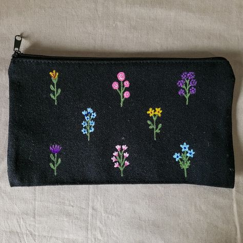 Pencil case pencil pouch pencil case aesthetic pouch - Etsy Brasil Aesthetic Pouches, Aesthetic Pouch, Pencil Case Aesthetic, Canvas Pencil Case, Case Aesthetic, Cute Embroidery, Aesthetic Aesthetic, Small Cards, Pencil Pouch