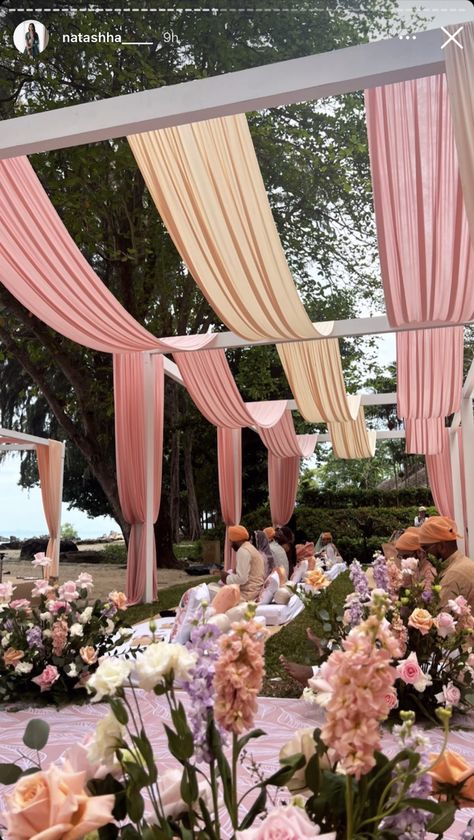 Anand Karaj Decor, Lawn Wedding Decor Indian, White And Pink Indian Wedding Decor, Pink Traditional Drape Sets For Wedding, Pink Mandap Decor, Pink And White Mandap Decor, Dreamy Mandap Decor, Indian Wedding Deco, Baby Pink Wedding