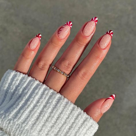 Posted by Zoe Scott: Welcome, this post will explore the 20 Latest Christmas French Nail Designs, blending classic elegance with holiday charm. We'll delve into the evolut... Red French Manicure, Candy Cane Nails, January Nails, Red Christmas Nails, Holiday Nail Designs, Vogue France, Cute Christmas Nails, Nail Candy, French Nail Designs