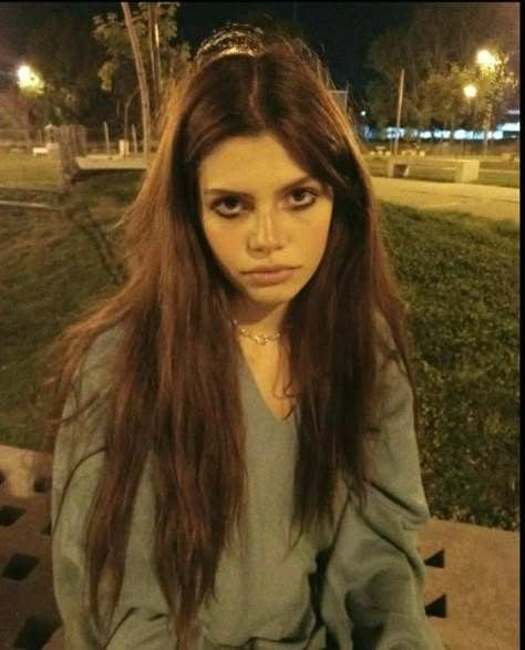 Grunge Girl, French Girl, Aesthetic Makeup, Pretty Face, Aesthetic Girl, Maquillaje De Ojos, Hair Goals, Pretty Woman, Hair Inspo