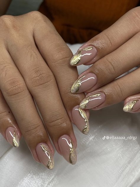 Golden Nail Art Design, Gold Nail Extensions, Golden Nails Designs Classy, Capping Uñas, Acrylic Claws, Golden Nail Art, Bad Nails, Hoco Nails, Green Acrylic Nails