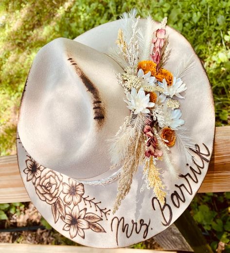 Branded Cowboy Hat Branded Wide Brim Hats Burned Wide Brim Hats Hand Burned Hats Western Burned Designs Hand Designed Hats - Etsy Burned Hats, Cowboy Hat Design, Cowboy Hut, Custom Cowboy Hats, Wide Brim Felt Hat, Hats Western, Western Themed Wedding, Ribbon Cards, Hat Bands