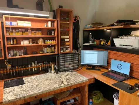 Leather Workbench, Leather Workshop Ideas, Wall Workbench, Workshop Desk, Craft Room Closet, House Bedroom Ideas, Workbench Plans Diy, Leather Workshop, Room Update