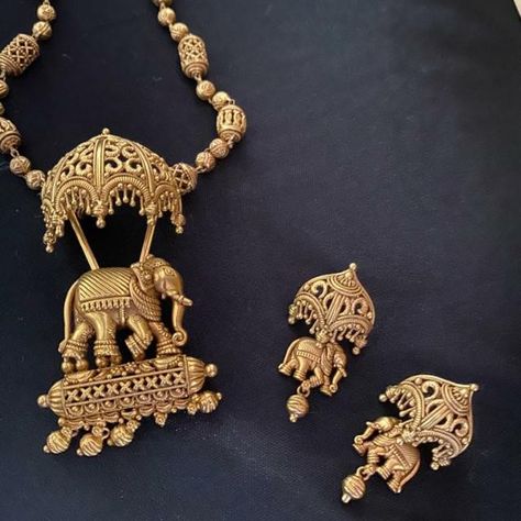 Thali Chain, Pretty Gold Necklaces, Wedding Jewellery Designs, Delicate Gold Jewelry, Bridal Necklace Designs, Neck Pieces Jewelry, Antique Necklaces Design, Fancy Jewelry Necklace, Jewellery Design Sketches