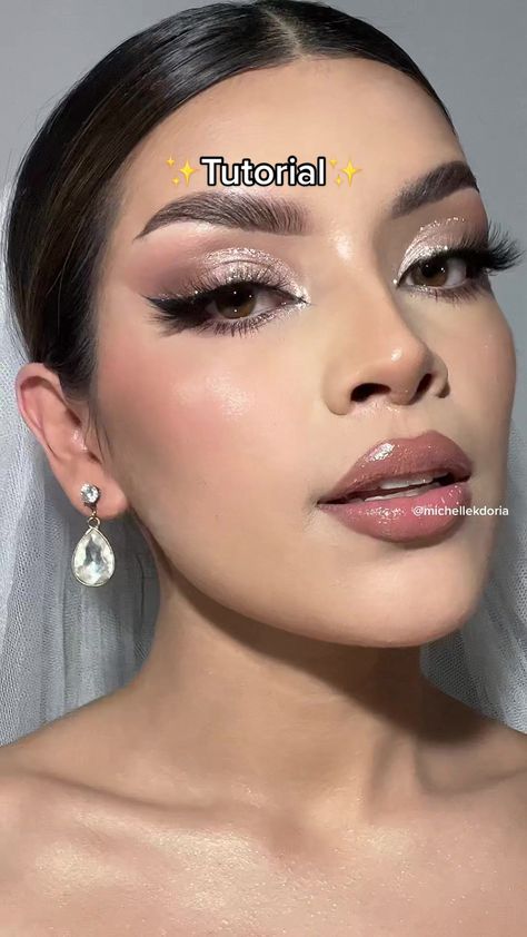 TikTok · michellekdoria 🌸Makeup•beauty Mehndi Makeup, Quinceanera Makeup, Glittery Eyeshadow, Gold Makeup Looks, Silver Makeup, Formal Makeup, Birthday Makeup, Makeup Idea, Gold Makeup