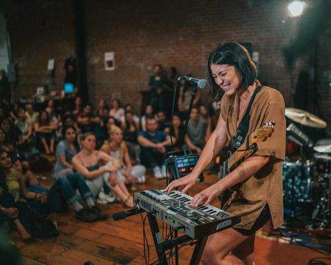 How Sofar Sounds Helps Indie Bands Find New Fans - Bloomberg Blue Jam, Juke Joints, Best Night Ever, Boston Things To Do, Singles Night, Ocean Club, The Drums, Dance It Out, Irish Traditions