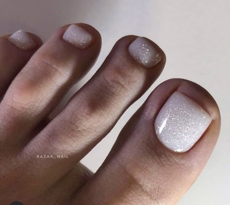 Sparkly White Pedicure, Glitter Pedicure, Clear Glitter Nails, Pedicure Designs Toenails, Natural Gel Nails, Pedicure Nail Designs, Pedicure Colors, Toe Nail Color, Pretty Toe Nails