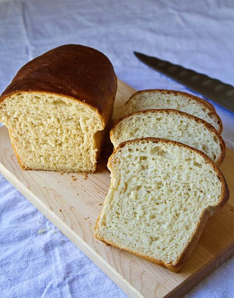 Milk Shokupan, Japanese Style White Sandwich Bread White Sandwich Bread, Japanese Milk Bread, Sandwich Bread Recipes, Savory Meals, Pan Brioche, Cooking Bread, Best Italian Recipes, Bread Roll, Favorite Meals