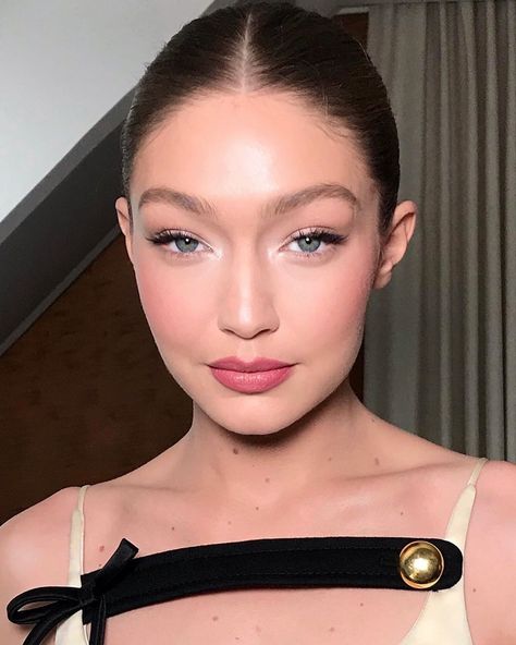 Gigi Hadid Makeup, Best Eyelashes, Patrick Ta, Gigi Hadid Style, Natural Beauty Tips, Celebrity Makeup, Glam Makeup, Gigi Hadid, Bella Hadid