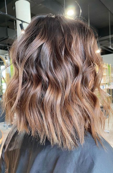 Hair Colour Trends 2022, Foil Balayage, Balayage Vs Highlights, Colour Trends 2022, Champagne Hair Color, Almond Champagne, Sweet Cream Cold Brew, Foil Placement, Best Hair Colour