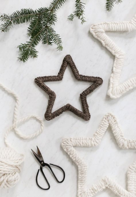 Make these cozy yarn stars to add some warmth and texture to your holiday decor! #holidaydecor #christmas Yarn Stars Ornament, Yarn Star Ornaments Diy, Chunky Yarn Christmas Trees, Yarn Wrapped Stars, Yarn Stars Diy, Christmas Decor With Yarn, Star Ideas Crafts, Yarn Star Ornament, Neutral Christmas Decor Diy