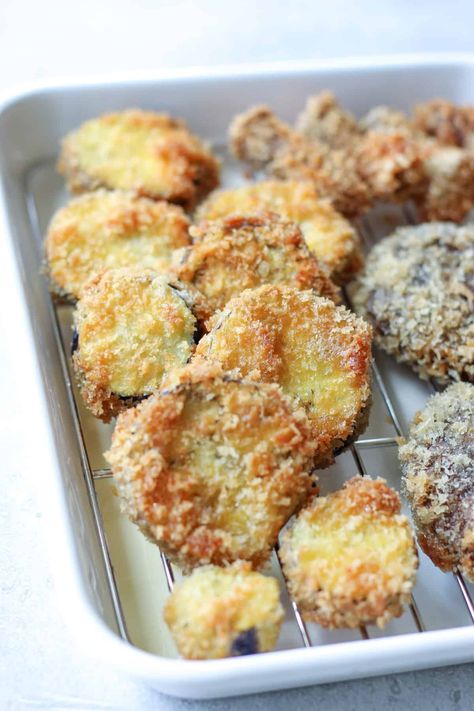 Looking for an easy eggplant recipe? Try this Panko-crusted Fried Eggplant Recipe, crispy on the outside and tender on the inside, making it incredibly delicious! Japanese Eggplant Recipe, Healthy Japanese Recipes, Japanese Eggplant, Japanese Vegan, Vegetarian Dip, Easy Eggplant, Eggplant Recipes Easy, Fried Eggplant, Eggplant Recipe