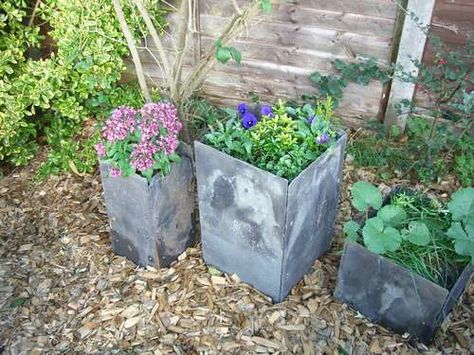 How to make slate planters - I'm wondering if you could do this with adhesive instead of drilling?? Slate Projects, Slate Tile Crafts, Slate Ideas, Slate Shingles, Slate Roof Tiles, Slate Garden, Lodge Ideas, Slate Tiles, Slate Art