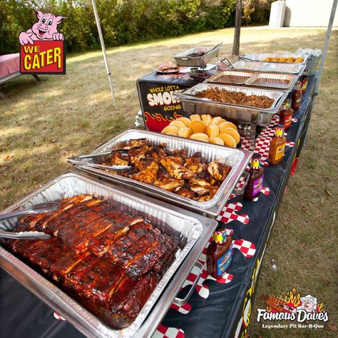 Fall Wedding Food Ideas Buffet Bbq, Big Bbq Party Ideas, Cookout Buffet Ideas, Bbq Food Ideas Meat, Bbq For 50 People, Bbq Buffet Ideas, Wedding Food Ideas Bbq, Bbq Spread Table, Outdoor Party Food Setup Display