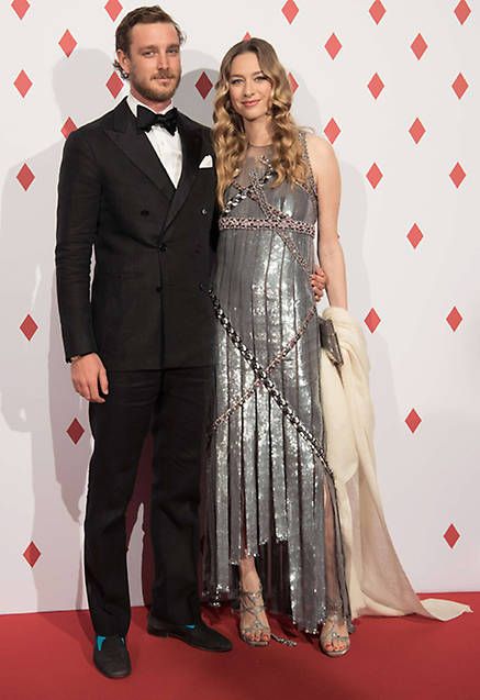 Haute Couture Looks, Armani Fashion, White Evening Gowns, Valentino Gowns, Beatrice Borromeo, Yellow Sundress, Valentino Haute Couture, Princess Caroline Of Monaco, Style Royal