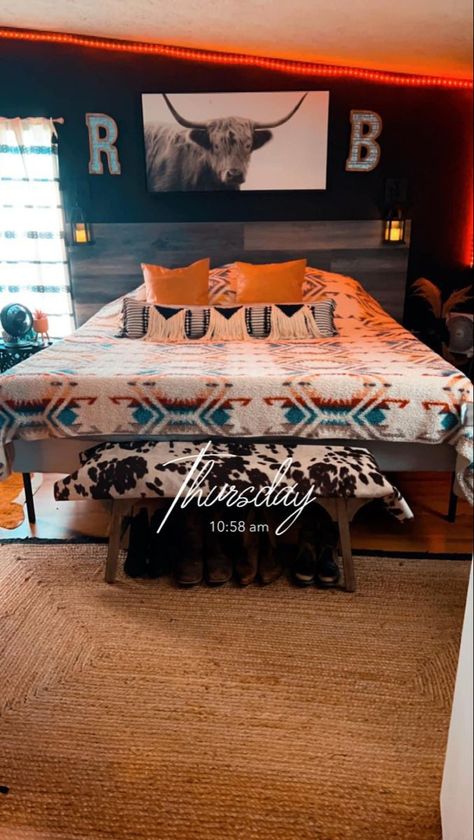 Punchy Cowgirl Bedroom, Small Western Bedroom Ideas, Bedroom Ideas Western, Punchy Bedroom, Tennessee Bedroom, Rustic Room Ideas, Western Home Decor Bedroom, Boho Western Bedroom, Bedroom Suits