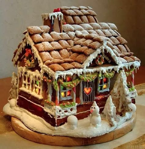 Gingerbread House Pictures, Homemade Gingerbread House, Cool Gingerbread Houses, Ginger Bread House Diy, Gingerbread House Template, Gingerbread House Recipe, Gingerbread House Parties, Make A Gingerbread House, Gingerbread House Designs