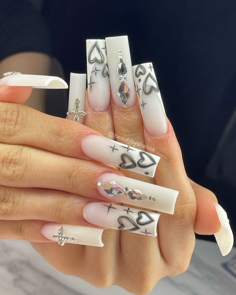 airbrush hearts 🖤 it’s giving chicana vibes #nails #nailsofinstagram #nailtrends #nails💅 #nailtrends #nailideas #nailinspiration #crossnails #nailinspo #boujeenails #nailart #crossnail #nailstyle #nailsart #nailsmagazine #nailpolish #naildesigns #nailjunkie #glamnails #heartnailsdesign #heartnails #heartnailart #oldskoolnails #chicananails😎💅🏻✨💕 #chicananails #blackandwhitenails #airbrushheartnails #heartnails #airbrushnails #oldschoolnails Nails Chicana, Chicana Nails, Snow Nails, Cross Nails, Heart Nail Designs, Airbrush Nails, Heart Nail Art, Y2k Nails, School Nails