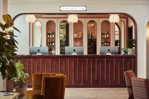 9 Ideas to Steal from The Hoxton, Shepherd's Bush, A Homey Hotel in West London - Remodelista Mid Century Modern Reception Desk, Lobby Desk, Boutique Hotels London, Hotel Hoxton, The Hoxton, Hotel Lobby Design, Interior Hotel, Hotel Indigo, London Boutique