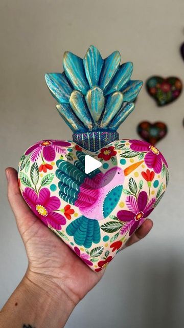 Loreto Gomez Koch on Instagram: "Amando el proceso de este hermoso Corazón, aprendiendo nuevas técnicas y perfeccionandome para seguir creando y llenando mi vida de colores.  Feliz Domingo para todos!!!!  #hechoenmexico #hechoamano #artesaniamexicana #mexico #arte #mexicanart #art #talleresonline #cursosytalleres #pinturadecorativa #florespintadas #aguascalientes #pinceladas #chile #ilustracion #Artemexicano #artemexico" Mexican Art Traditional, Sacred Hearts, Mexico Art, Painted Hearts, Mexican Art, Hand Art, Heart Art, Sacred Heart, Paper Mache