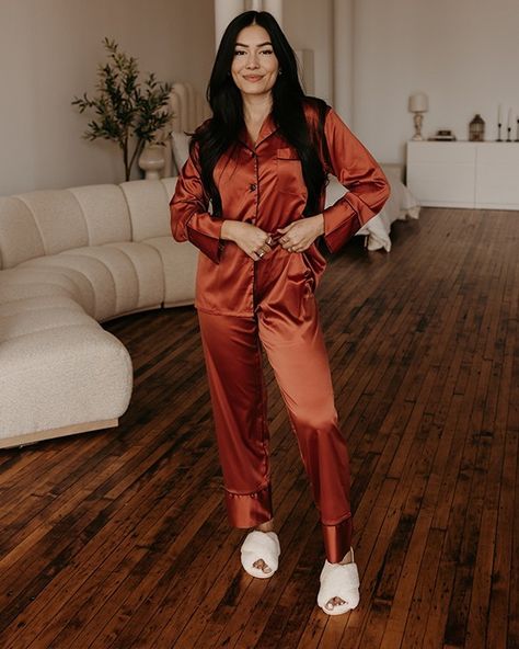 Obsessing over this burnt orange color in our pajamas 😍 😍link in bio to shop long pants, sleep shirts, shorts sets & more! Burnt Orange Clothing, Orange Pajamas, Demure Fall, Sporty Style Outfits, Pajamas Green, Pijama Satin, Robes Satin, Satin Pajama Pants, Satin Pjs