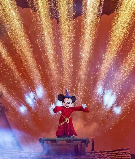 Walt Disney World Florida, Fantasmic Disneyland, Disneyland Park California, Disney Aesthetic Wallpaper, Disney Parks Aesthetic, Disney World Aesthetic, Disney 2025, Disney Parque, Disney Adult